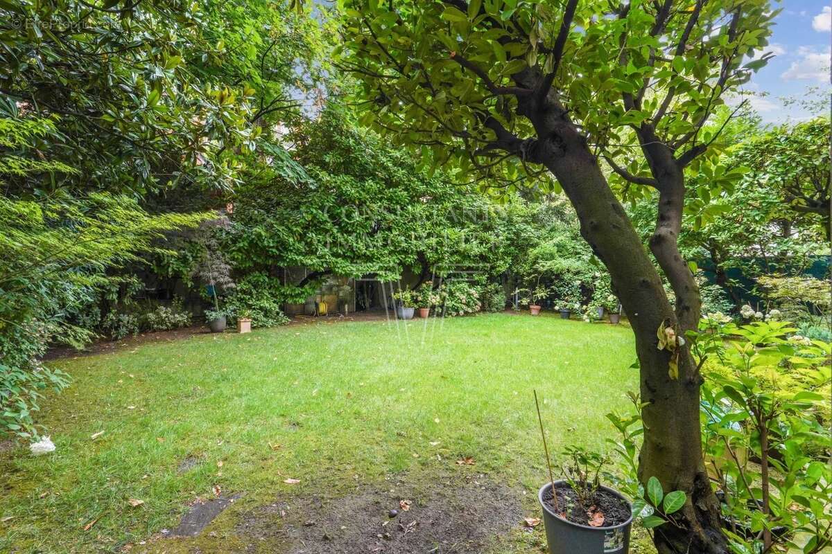 Appartement à NEUILLY-SUR-SEINE