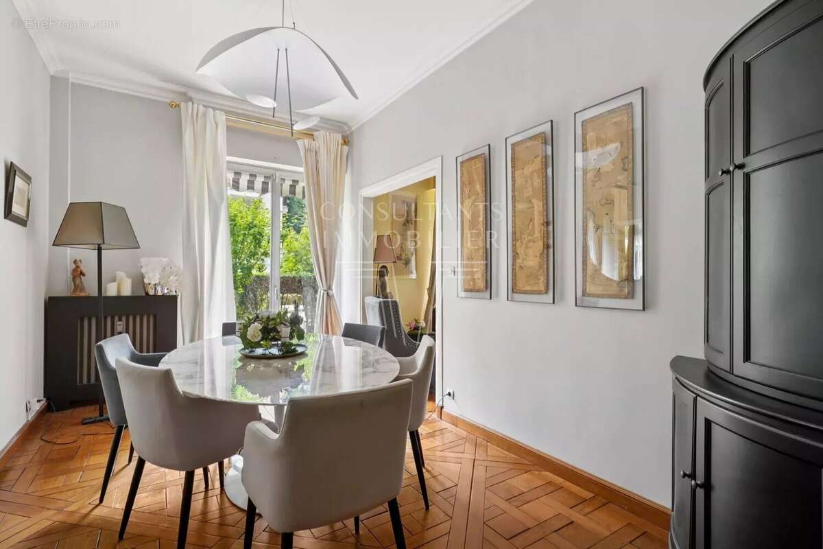 Appartement à NEUILLY-SUR-SEINE
