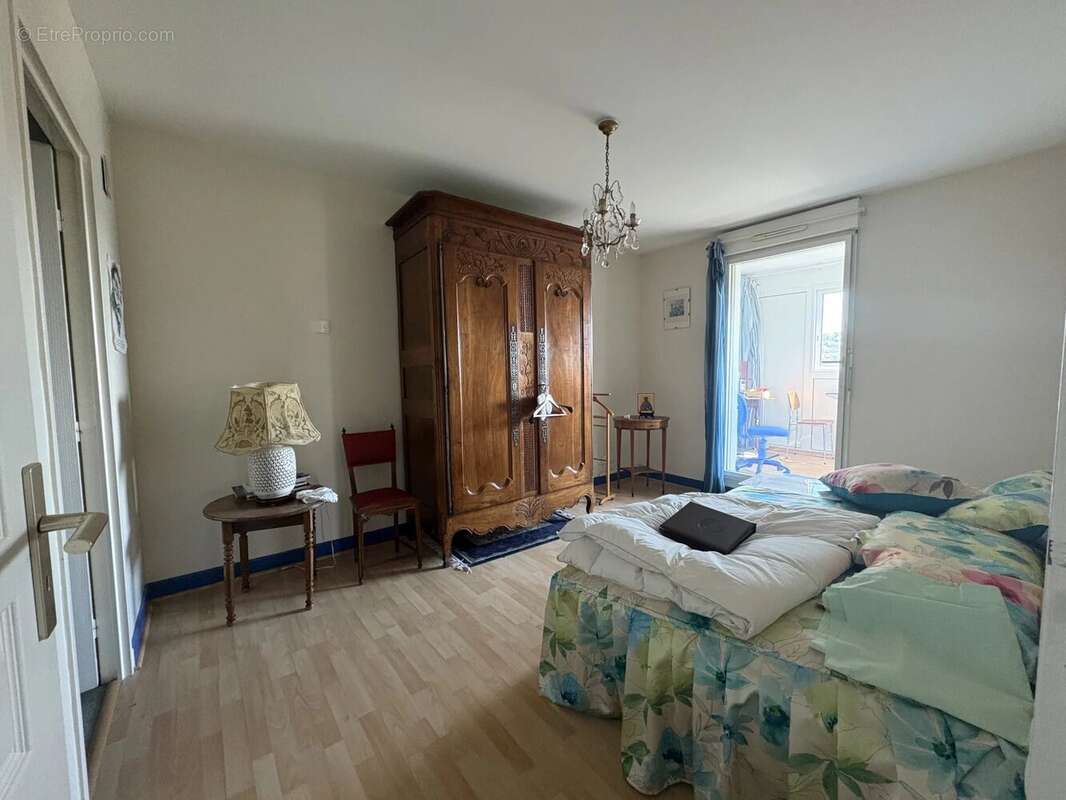 Appartement à SAINT-PRIEST-EN-JAREZ