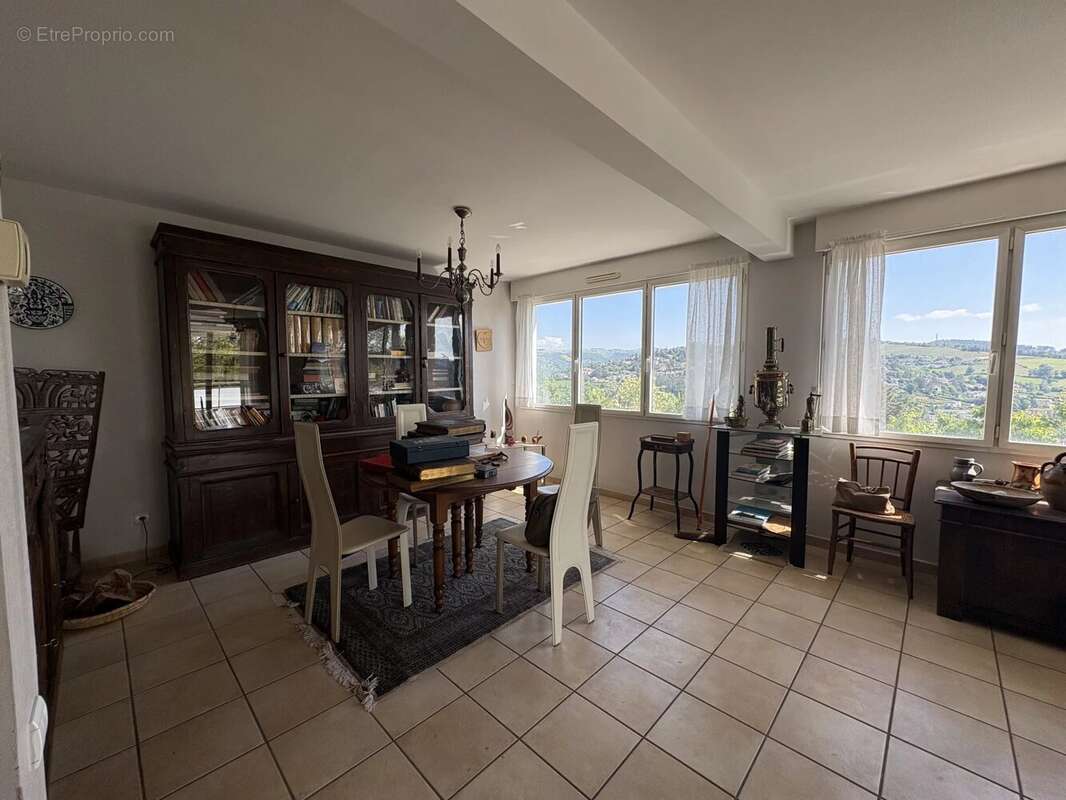 Appartement à SAINT-PRIEST-EN-JAREZ