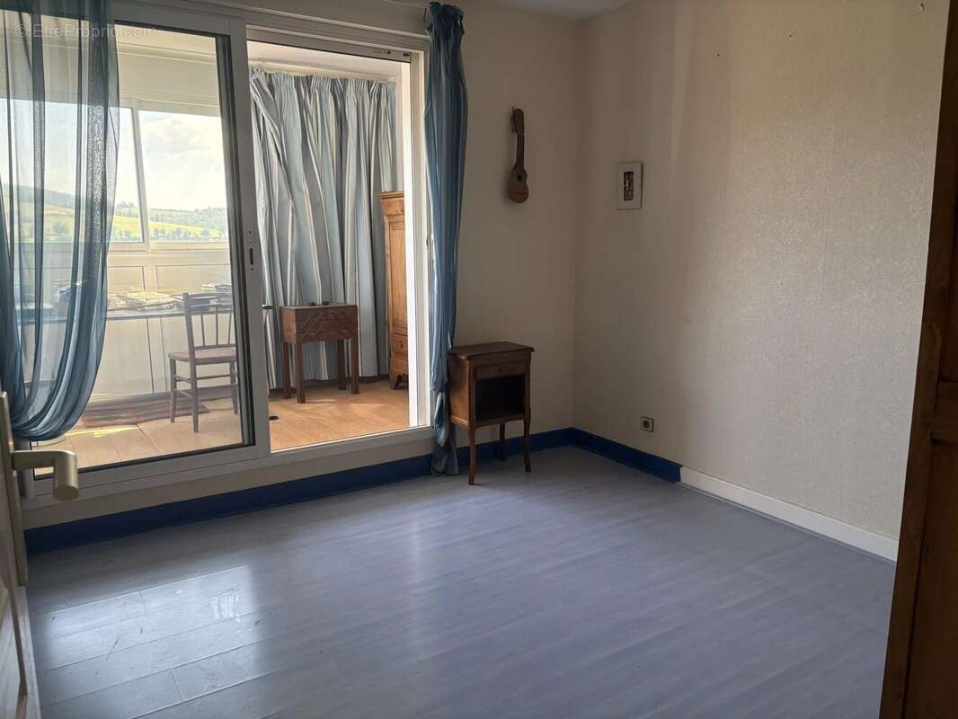 Appartement à SAINT-PRIEST-EN-JAREZ