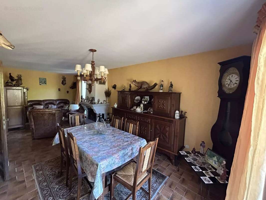 Maison à SAINT-JEAN-BONNEFONDS