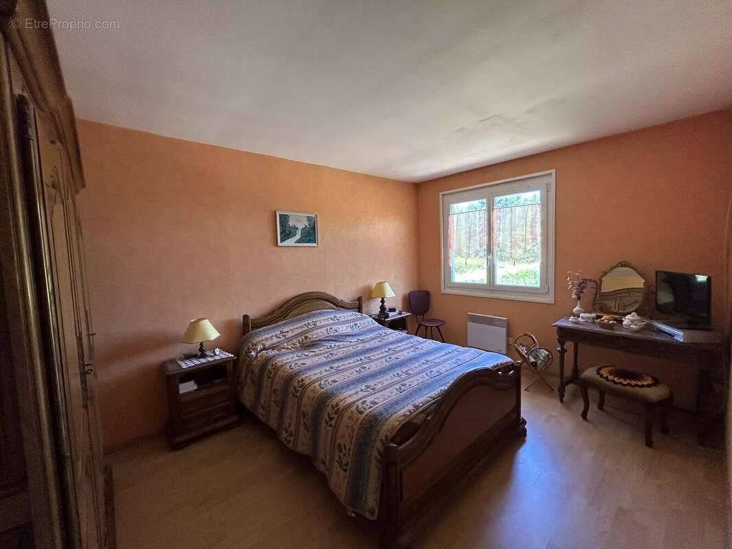 Maison à SAINT-JEAN-BONNEFONDS