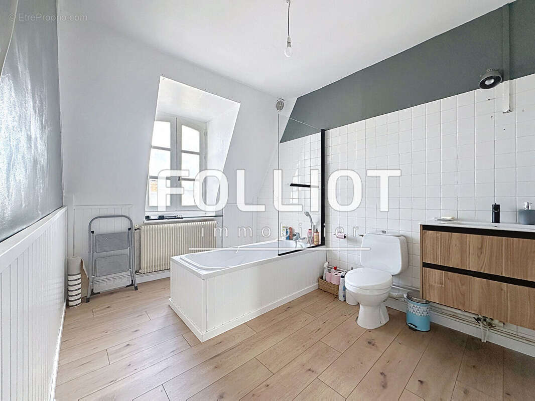 Maison à DONVILLE-LES-BAINS