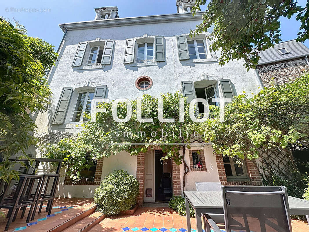 Maison à DONVILLE-LES-BAINS