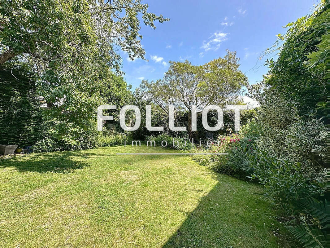 Maison à DONVILLE-LES-BAINS