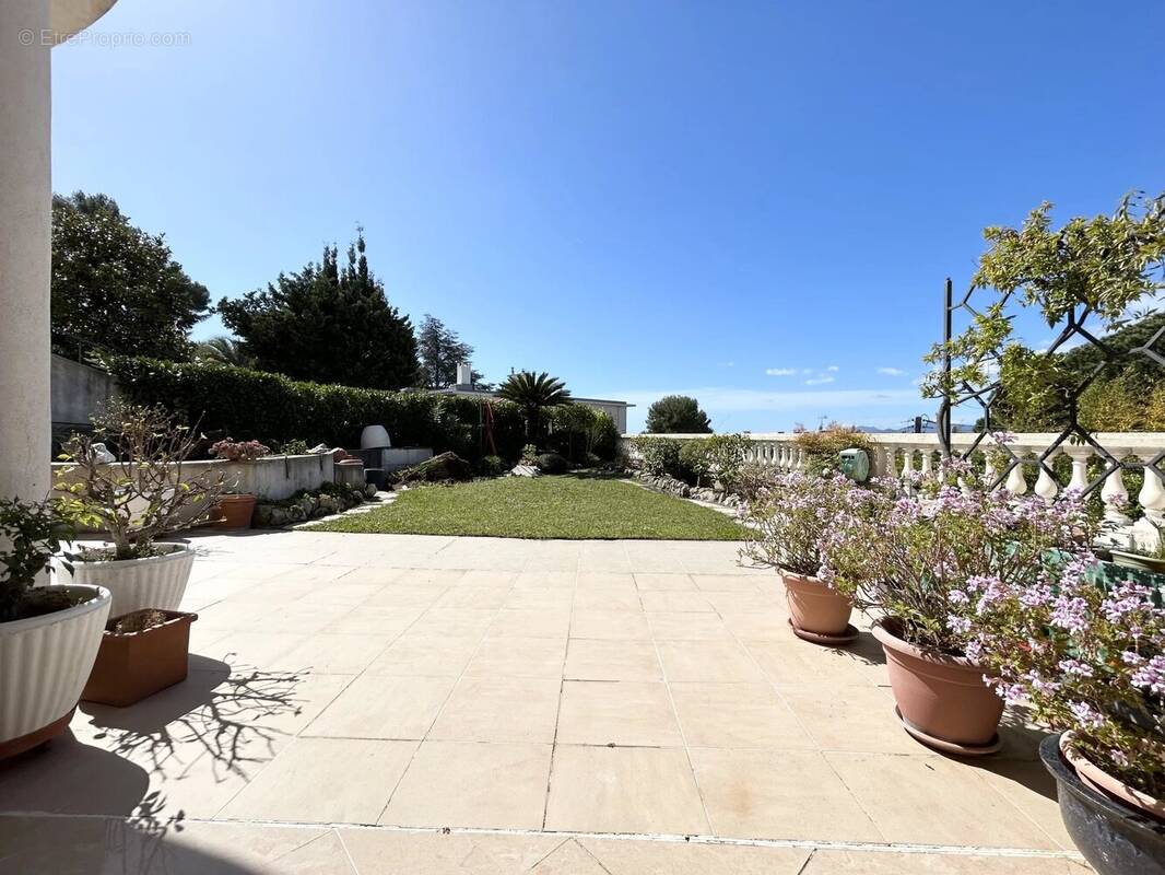 Appartement à LE CANNET