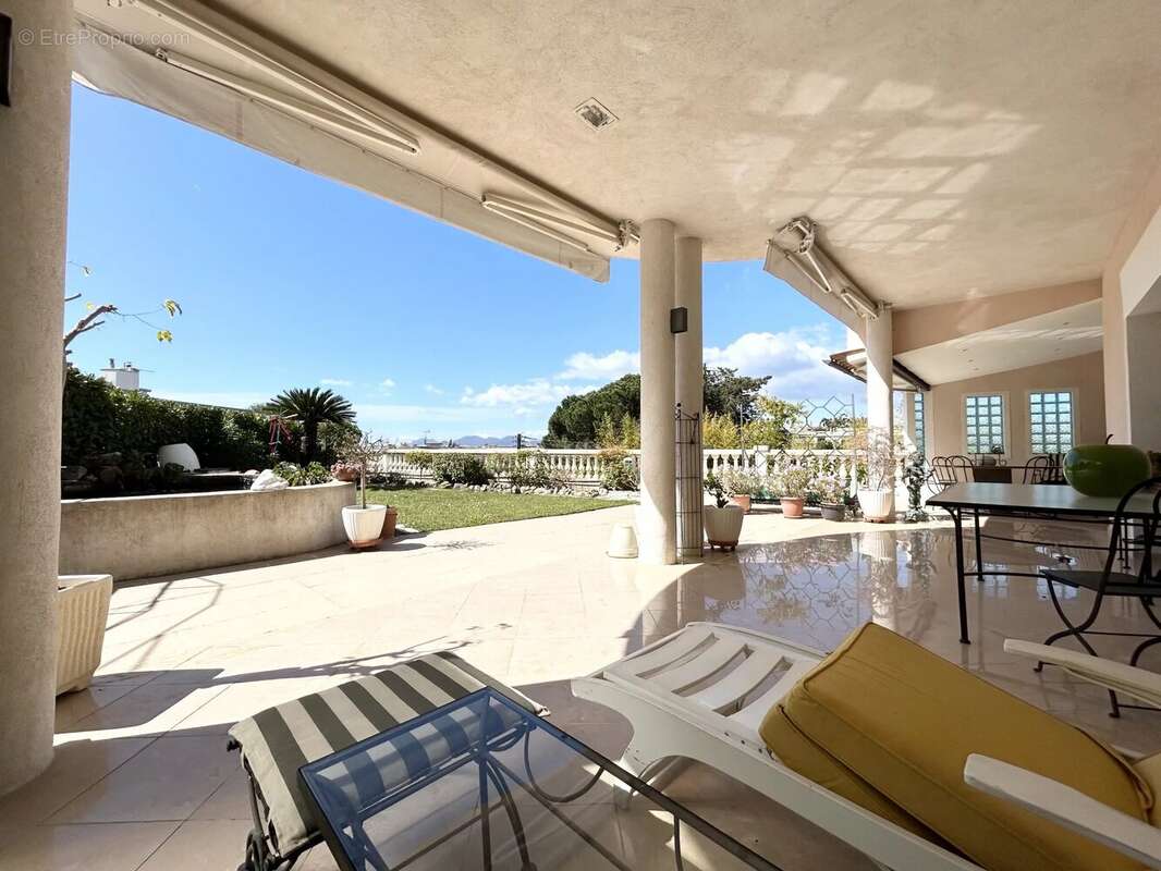 Appartement à LE CANNET