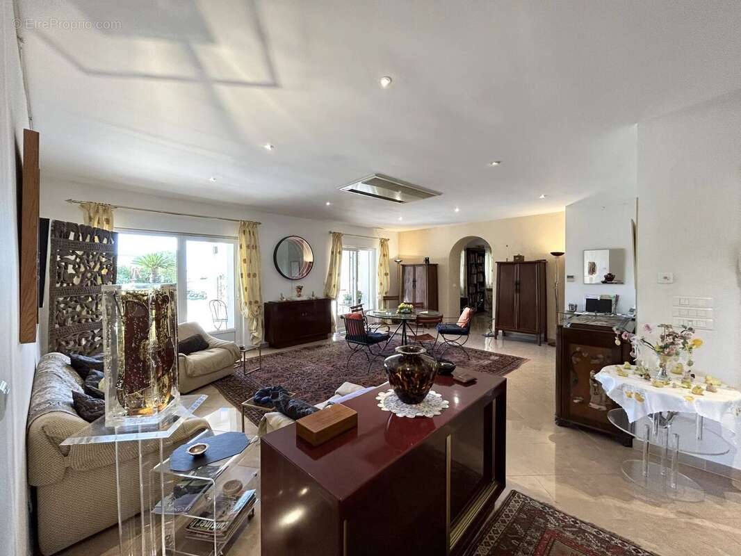 Appartement à LE CANNET