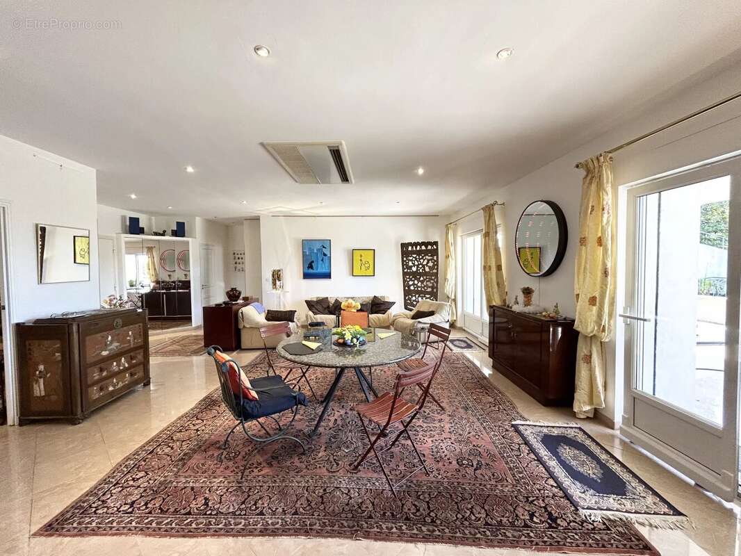 Appartement à LE CANNET