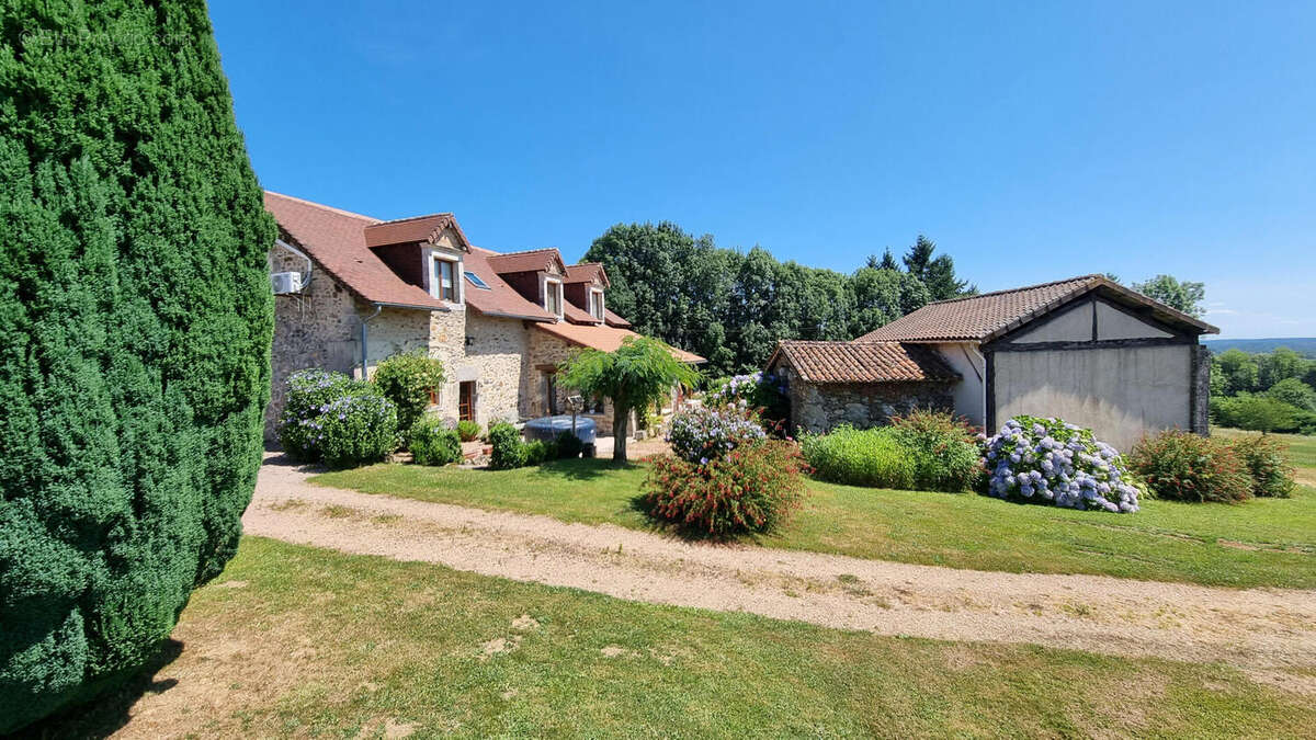 20240725_145455 - Maison à CHAMPS-ROMAIN