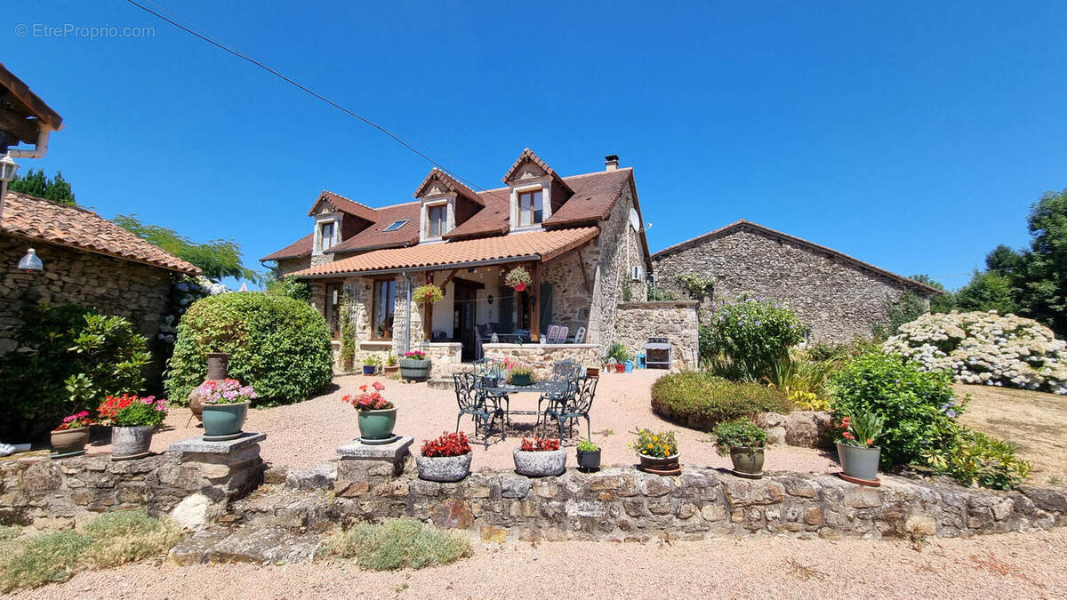 20250717_143816 - Maison à CHAMPS-ROMAIN