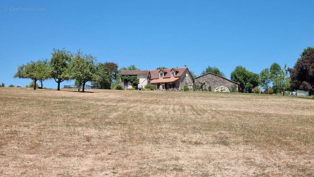 20250717_144044 - Maison à CHAMPS-ROMAIN