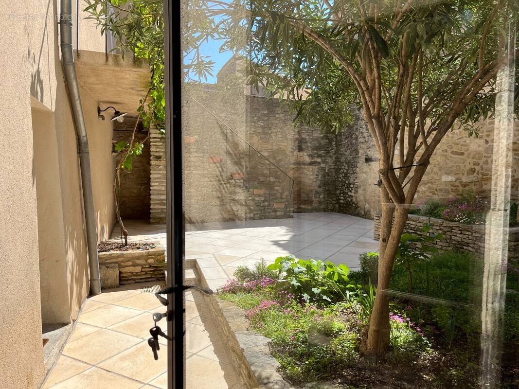 JARDIN INTERIEUR - Maison à LAGNES