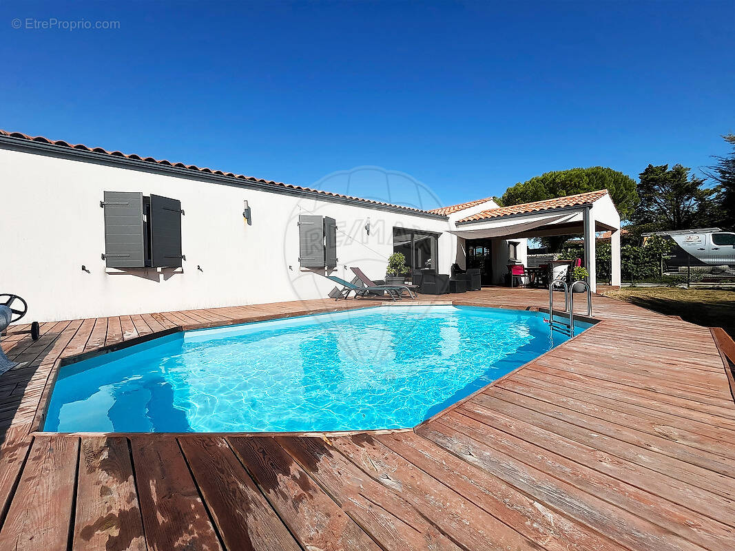 Maison à CHAILLEVETTE