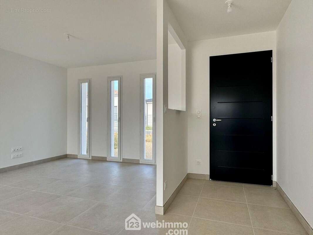 Elle ouvre sur... - Maison à MONTAMISE