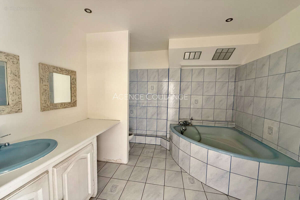 Appartement à SAINT-CYR-SUR-MER