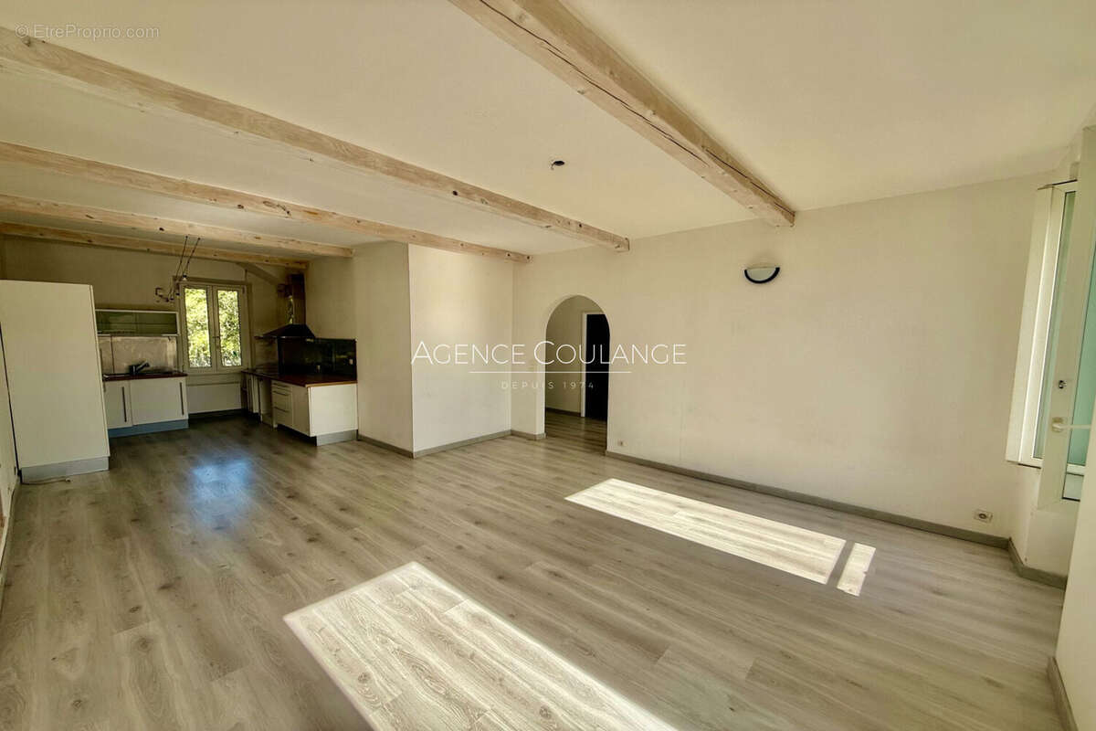 Appartement à SAINT-CYR-SUR-MER