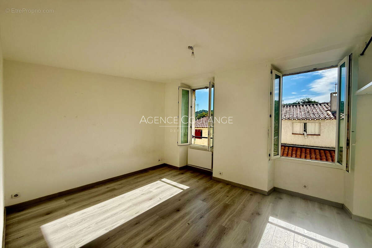 Appartement à SAINT-CYR-SUR-MER