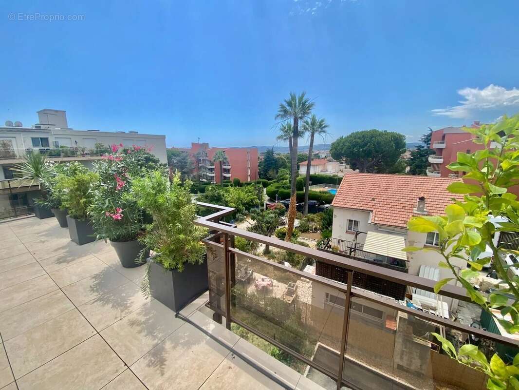 Appartement à SAINT-LAURENT-DU-VAR