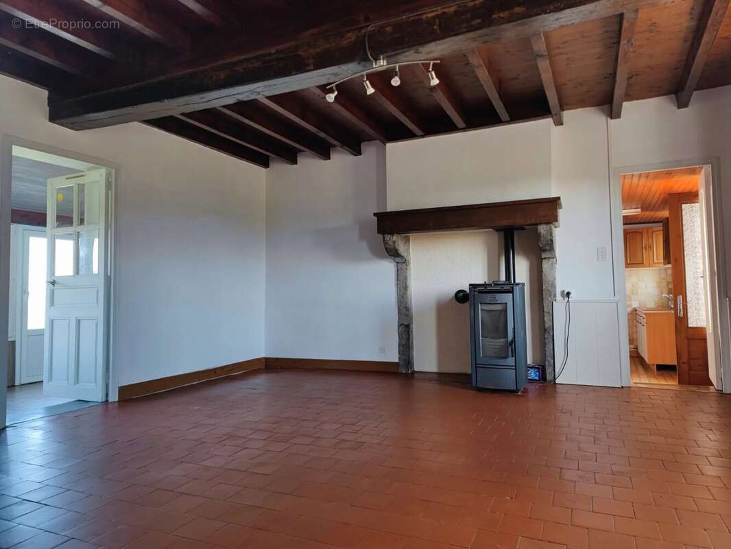 Maison à SAVIGNY-POIL-FOL