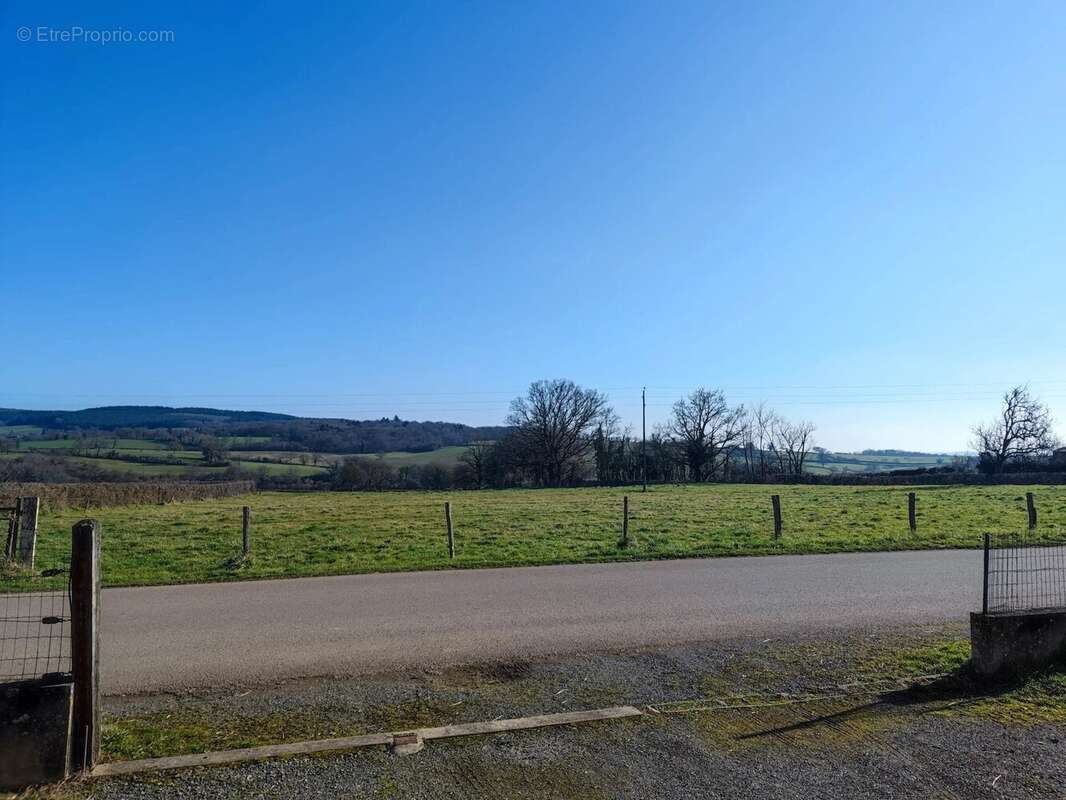 Maison à SAVIGNY-POIL-FOL
