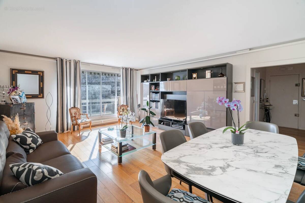 Appartement à LEVALLOIS-PERRET