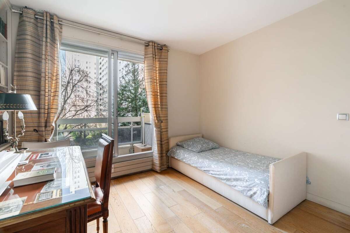 Appartement à LEVALLOIS-PERRET