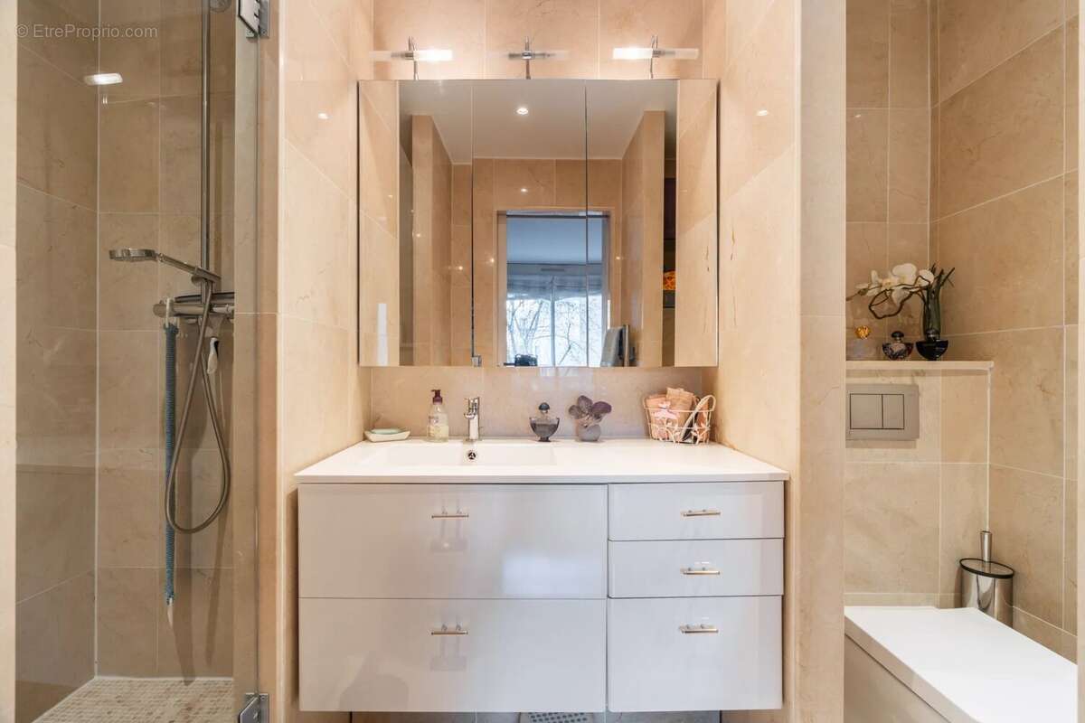 Appartement à LEVALLOIS-PERRET