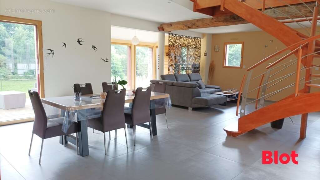 Maison à LA BOUEXIERE