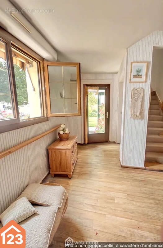 Entrée chaleureuse et fonctionnelle ? Ambiance optimisée ? volumes conformes - Maison à RENNES