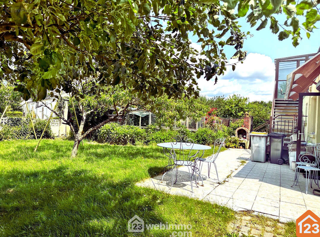 Terrasse ensoleillée et jardin plein sud ? calme et verdure en ville - Maison à RENNES