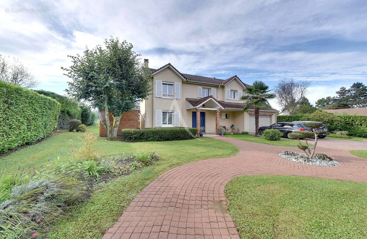 Maison à OZOIR-LA-FERRIERE