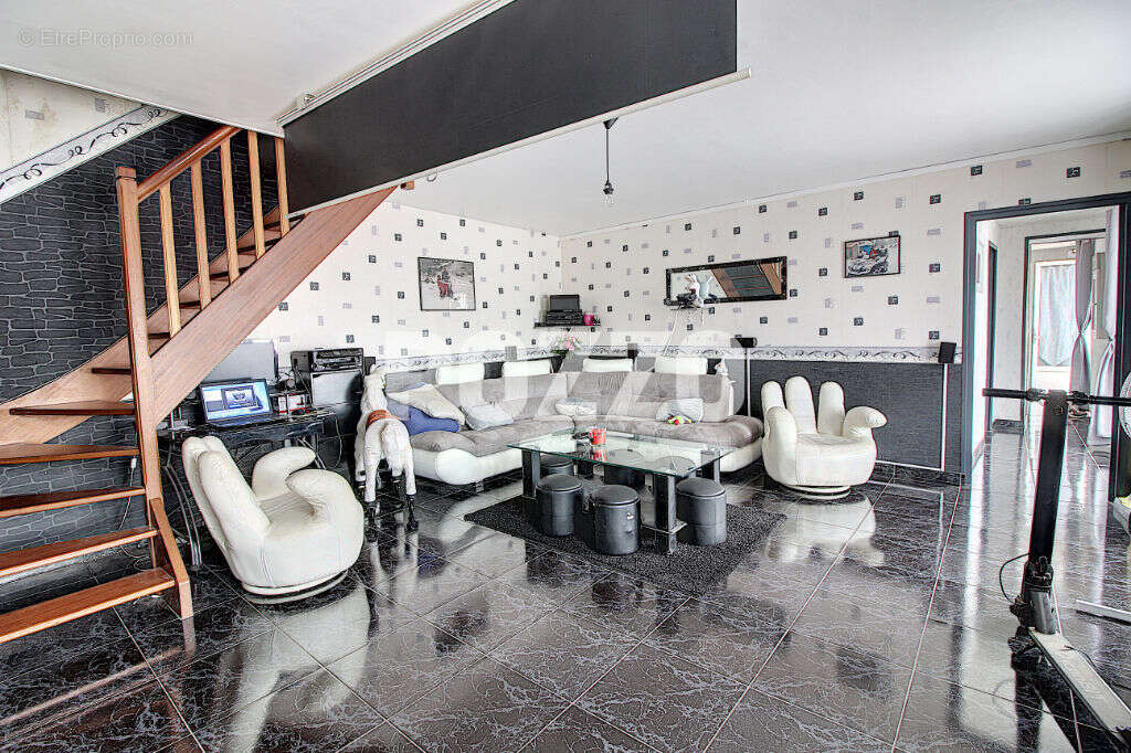 Maison à SAINT-PLANCHERS