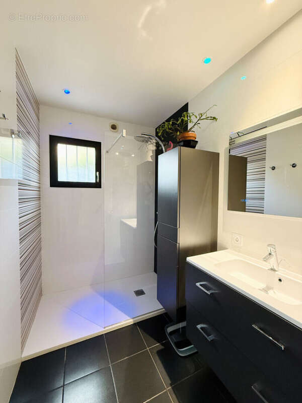 Maison à VAL-D&#039;IZE