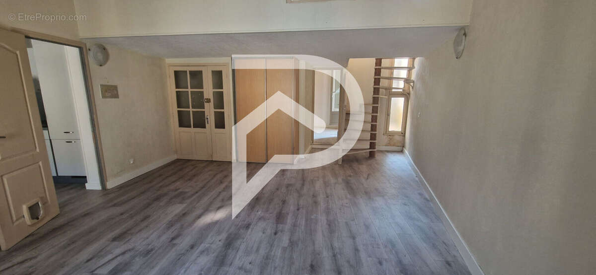 Commerce à SAINT-LAURENT-D&#039;AIGOUZE