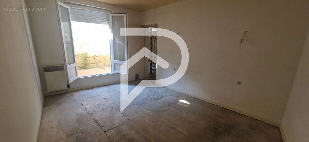 Commerce à SAINT-LAURENT-D&#039;AIGOUZE