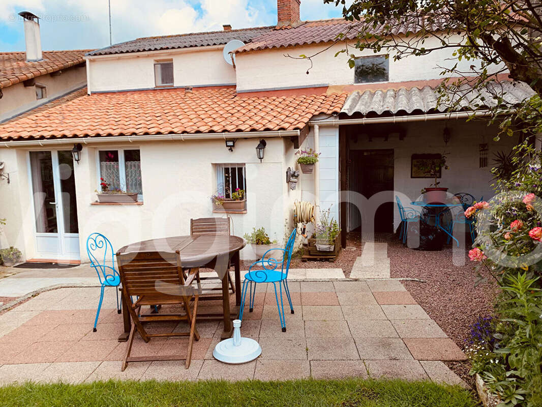 Maison à SAINT-HILAIRE-LE-VOUHIS