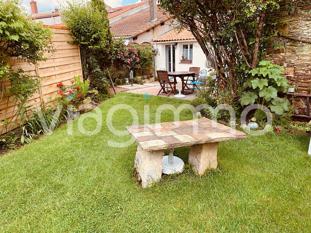 Maison à SAINT-HILAIRE-LE-VOUHIS