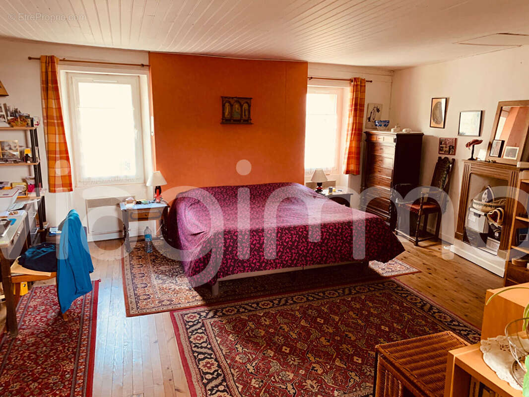 Maison à SAINT-HILAIRE-LE-VOUHIS