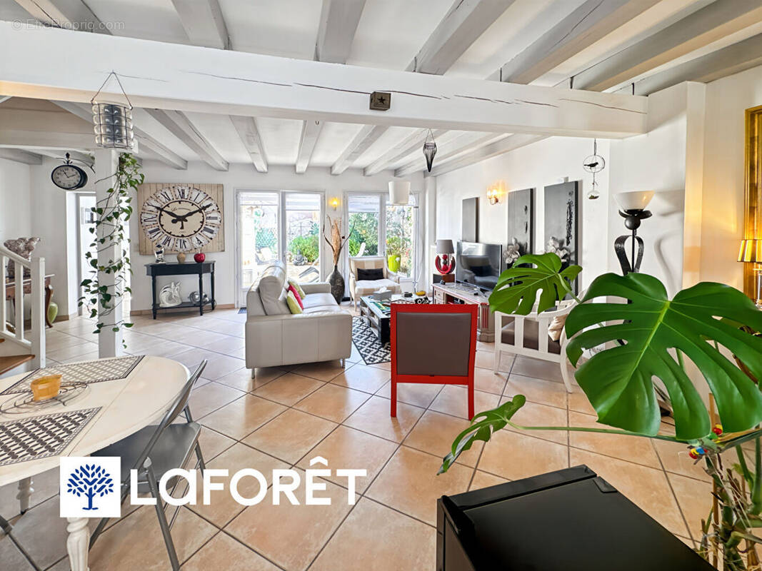 Maison à VERT-LE-GRAND