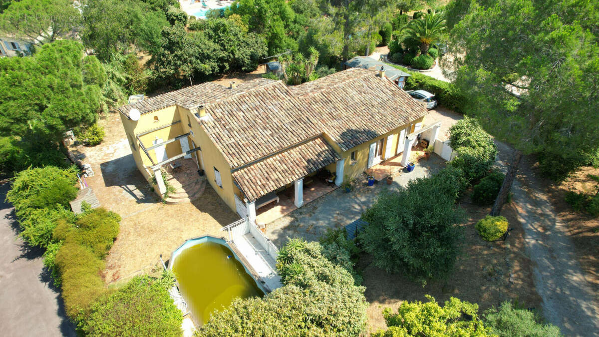 Maison à ROQUEBRUNE-SUR-ARGENS