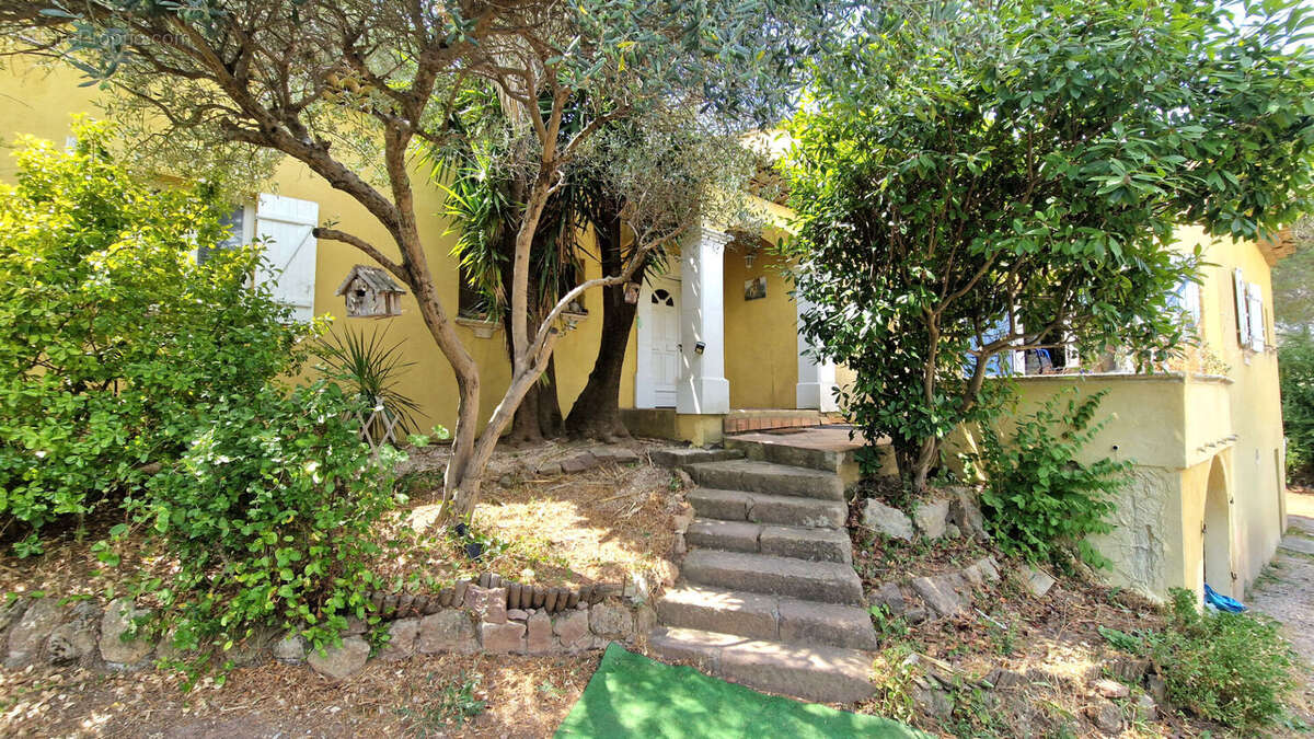 Maison à ROQUEBRUNE-SUR-ARGENS