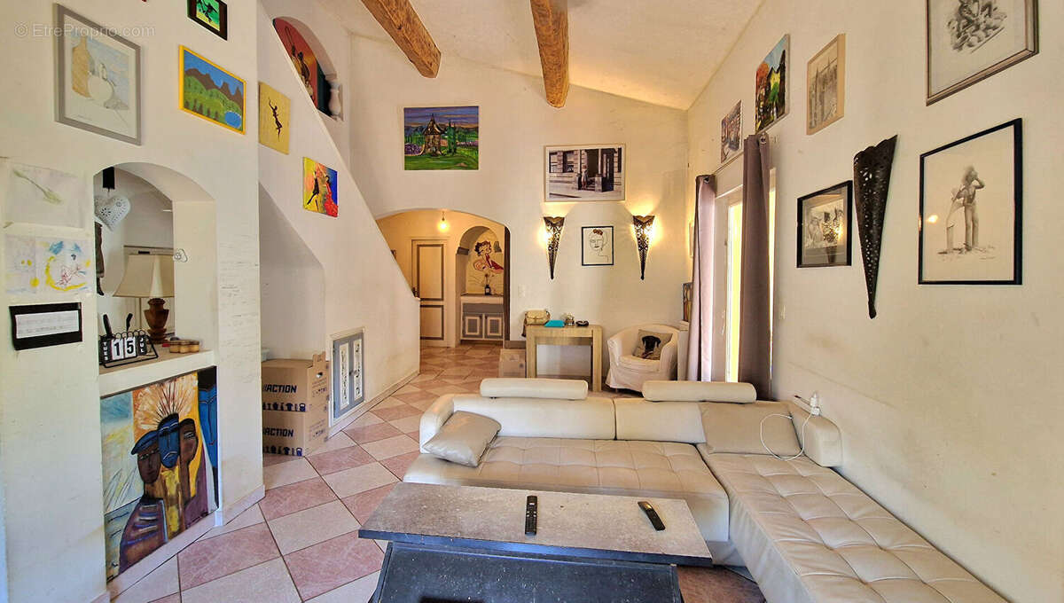 Maison à ROQUEBRUNE-SUR-ARGENS