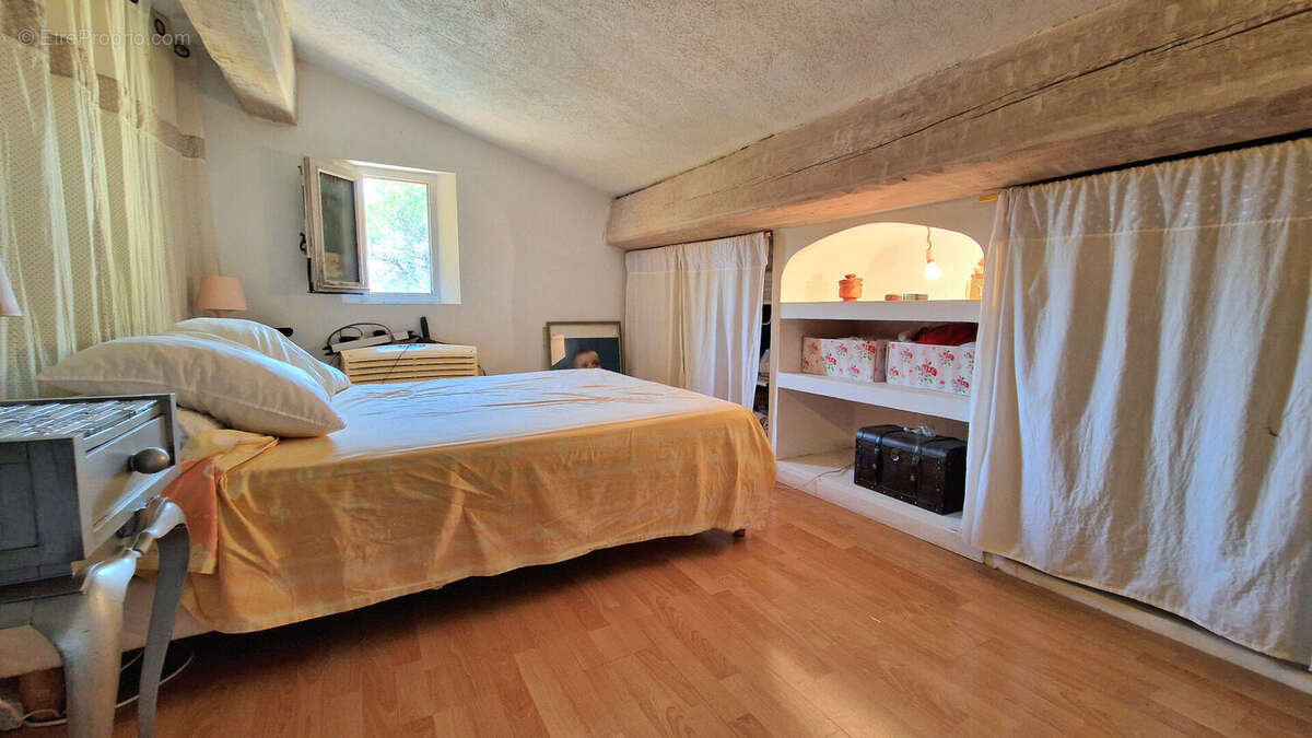 Maison à ROQUEBRUNE-SUR-ARGENS