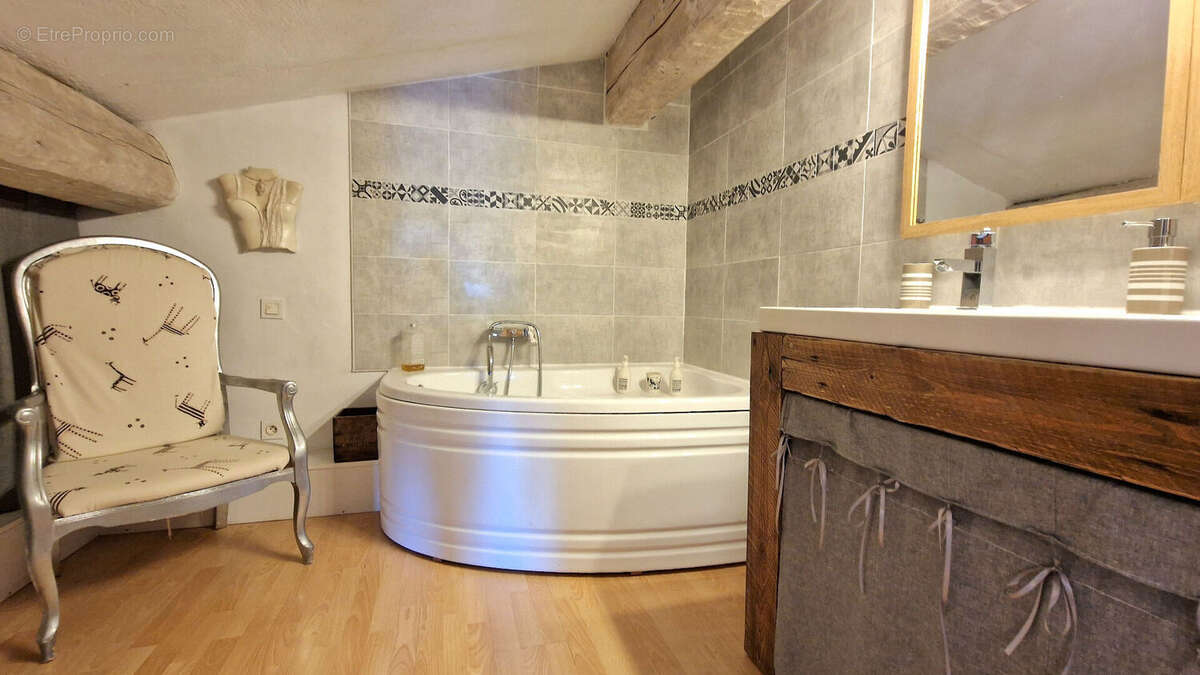 Maison à ROQUEBRUNE-SUR-ARGENS