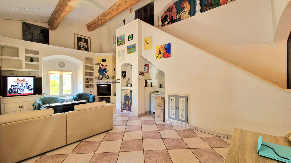 Maison à ROQUEBRUNE-SUR-ARGENS