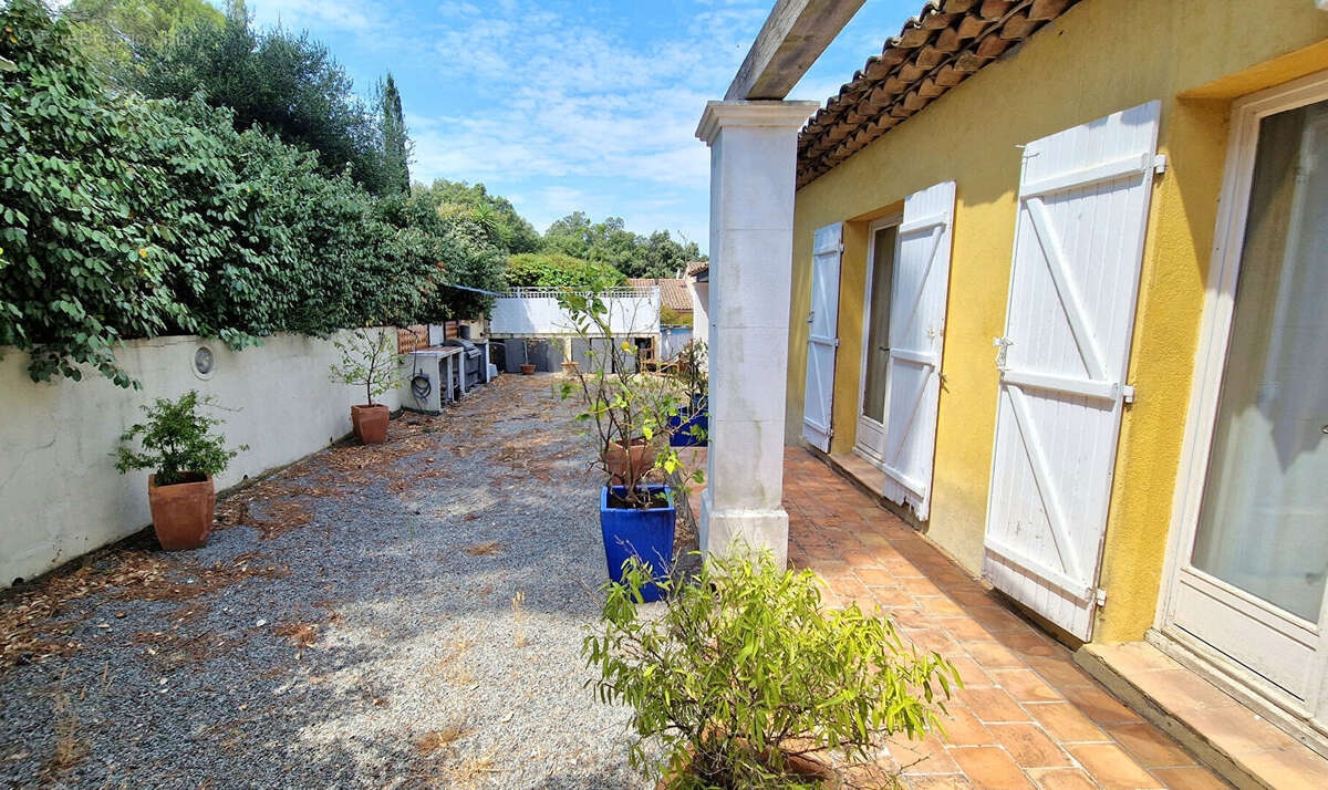 Maison à ROQUEBRUNE-SUR-ARGENS
