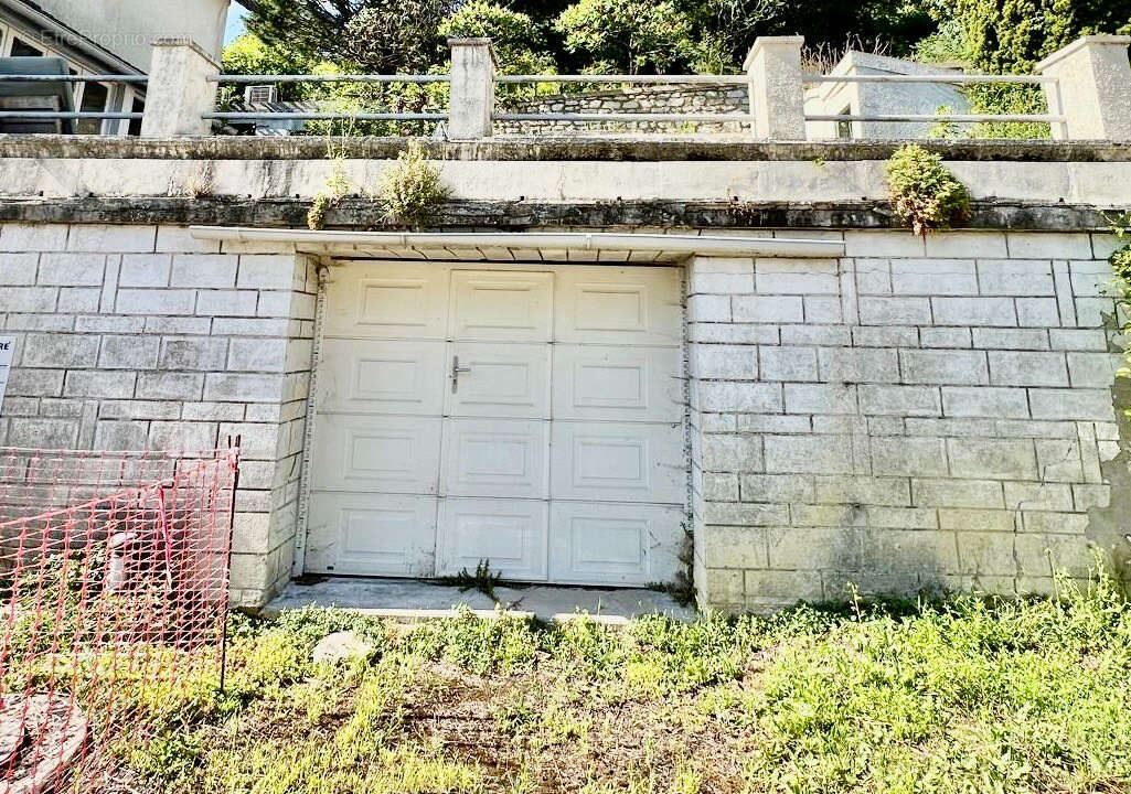 Terrain à VAUX-SUR-SEINE