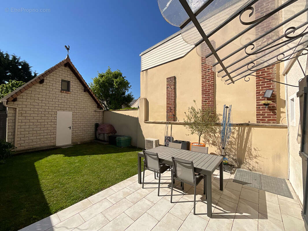 Maison à MAURECOURT